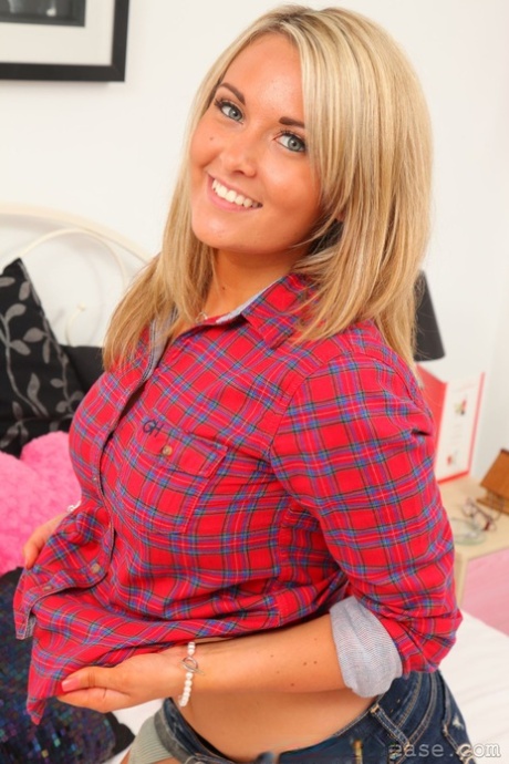 Zoe Alexandra modell konst samling